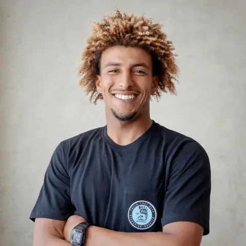 Aymane, moniteur de wingfoil à Essaouira
