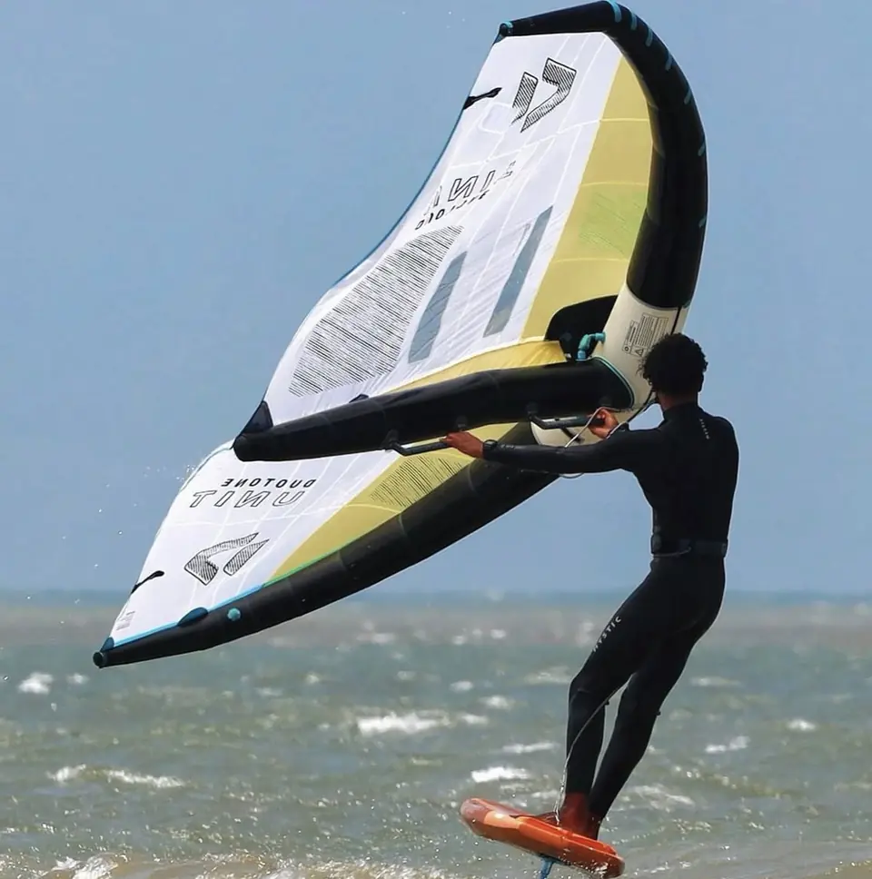 Session de wingfoil avec l'école à Essaouira