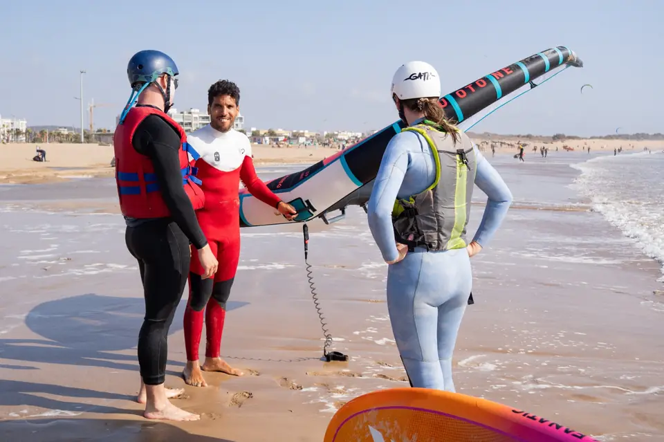 Session de wingfoil avec l'école à Essaouira