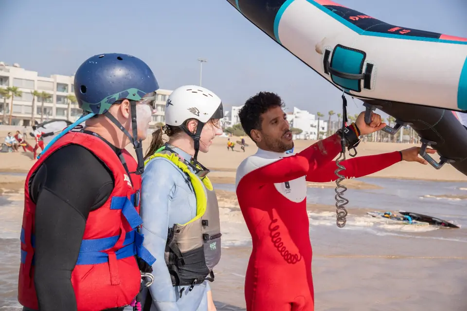 Session de wingfoil avec l'école à Essaouira